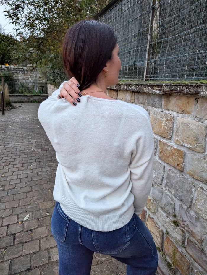 Pull fin blanc coeur brodé bleu roi
Taille unique - photo numéro 4