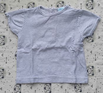 Tee-shirt taille 12 mois/ 1 ans