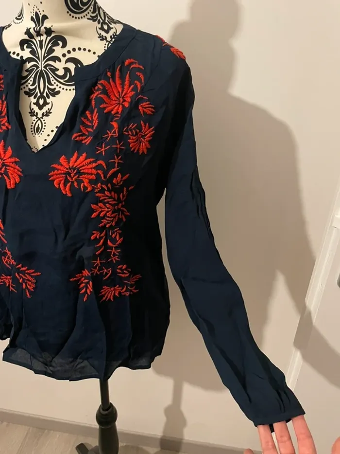 Haut blouse Caroll brodé - Bleu marine et rouge - Taille 36 🌸 - photo numéro 3