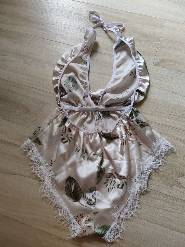 Combishort lingerie - photo numéro 3