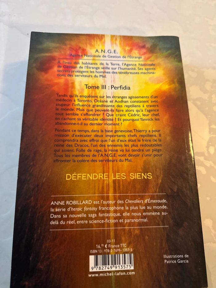 Livre ange - 3 - perfidia - Anne Robillard - photo numéro 3