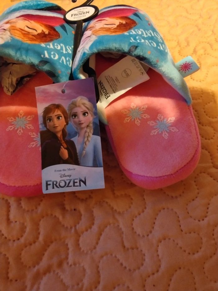 Pantoufles Disney . Reine des neiges. licence. - photo numéro 3