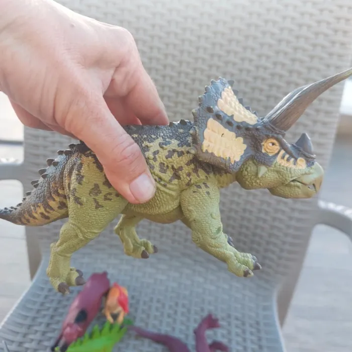 Lot 8 dinosaures et 2 chevaux - photo numéro 6
