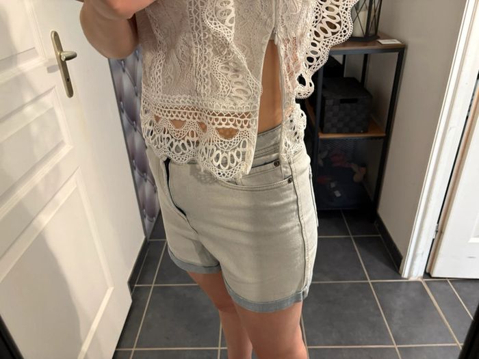 Ensemble été bohème : top dentelle blanc Jennyfer et short bleu kiabi M💙 - photo numéro 4