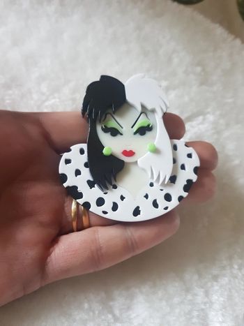 Broche cruella