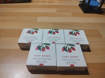 Lot de 5 pièces: very berry nettoyant visage multivitaminé
Savon stories
50 g