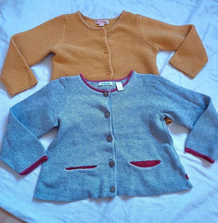 Lot de 2 gilets Taille 24 mois
