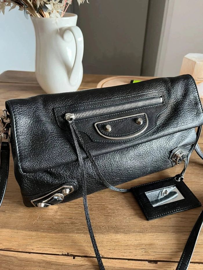 Sac enveloppe Balenciaga en cuir noir - photo numéro 2