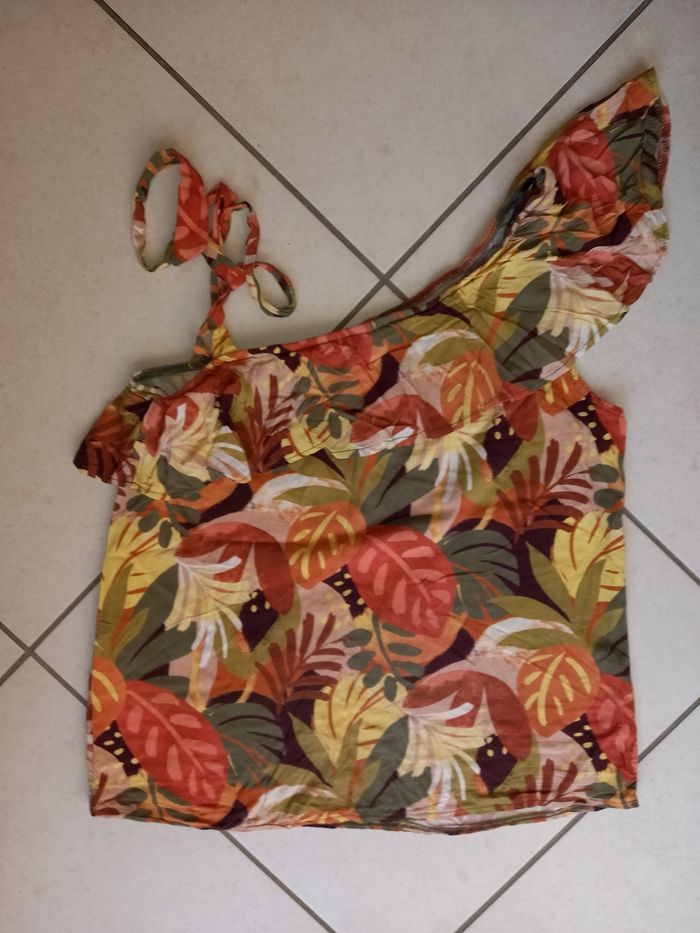 Haut épaule nue fluide motif feuilles Taille 38 - photo numéro 2