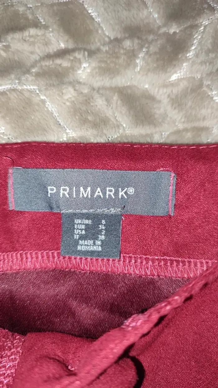 Robe salopette couleur bordeaux/rouge en tissu côtelé. - photo numéro 3
