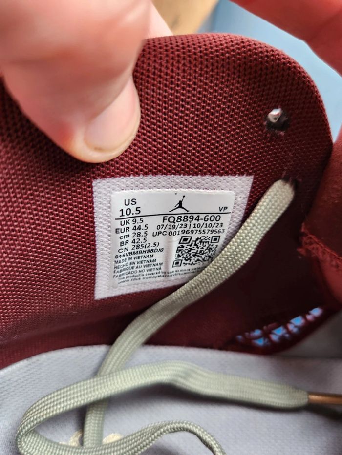 Jordan 28 CNY neuves Taille 44,5 bordeau - photo numéro 12