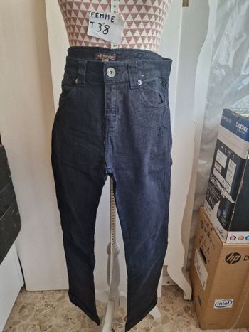 Jeans, noir,taille standard, forme mom, longueur 96cm,en très très bon état, en coton & elasthanne