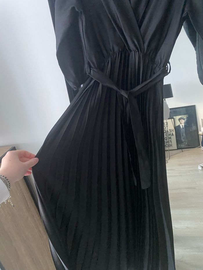 Robe satinée plissée - photo numéro 4