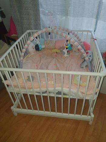 Parc bebe sans accessoires et jouets