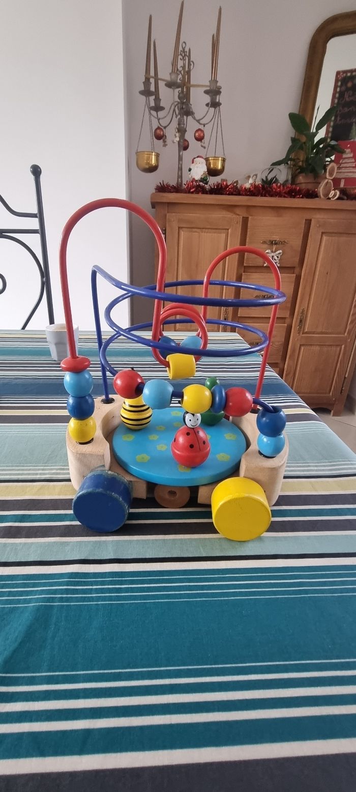 Jeu en bois pour bébé