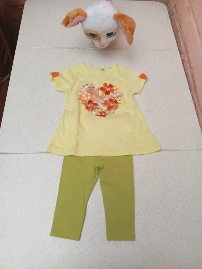 Ensemble t-shirt avec son legging neuf 6mois