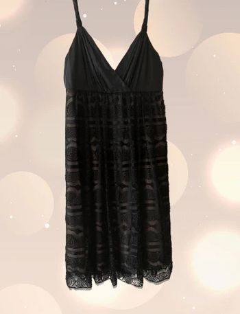 Robe dentelle noire brodée perles rocailles taille 34 - BCBGmaxazria