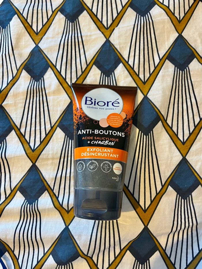Bioré anti-boutons acide salicylique charbon exfoliant désincrustant