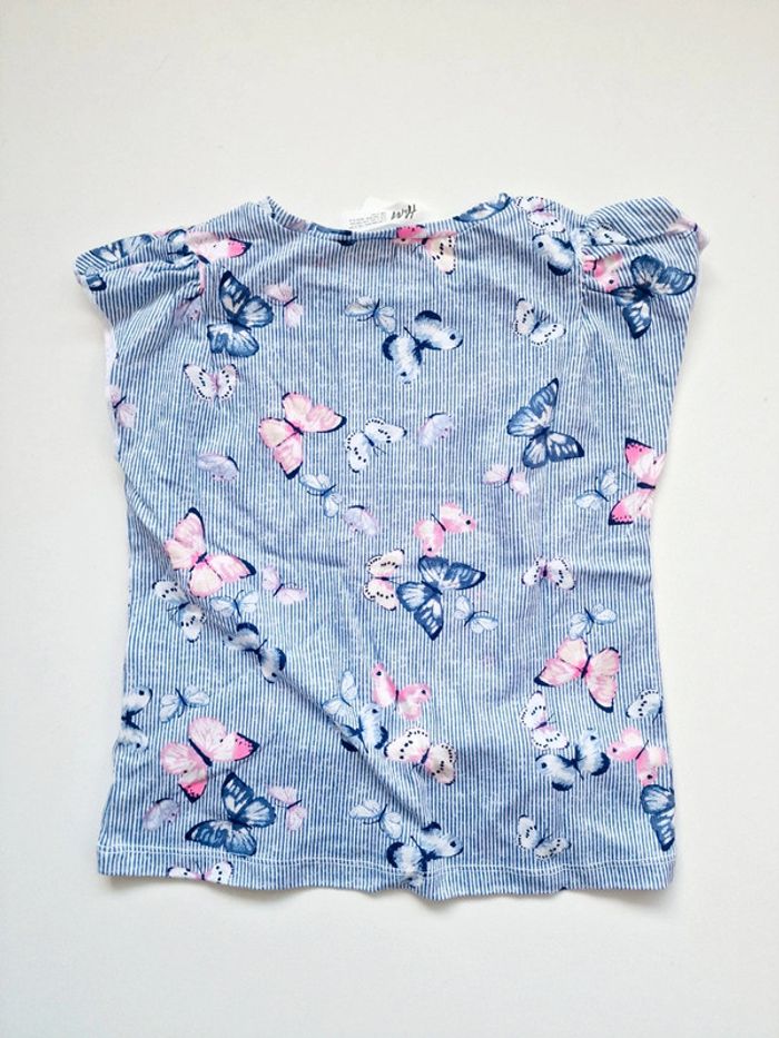 H&M - Tee-shirt manches courtes, col rond - Papillons 🦋 - Neuf avec étiquette ! (3/4 ans) - photo numéro 2