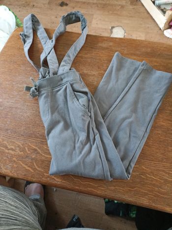 Pantalon avec bretelles