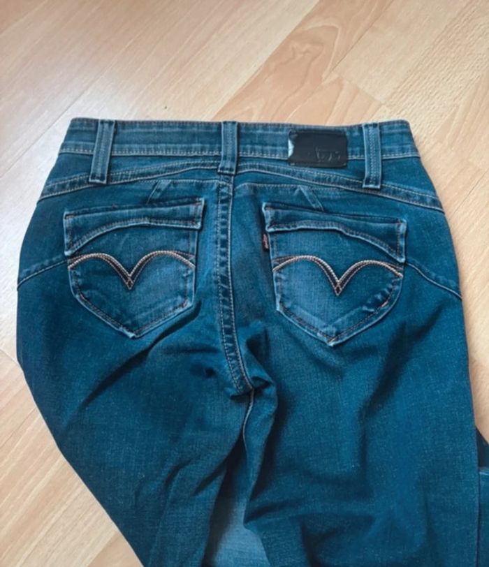 Jean Levi’s Taille 27 - photo numéro 3