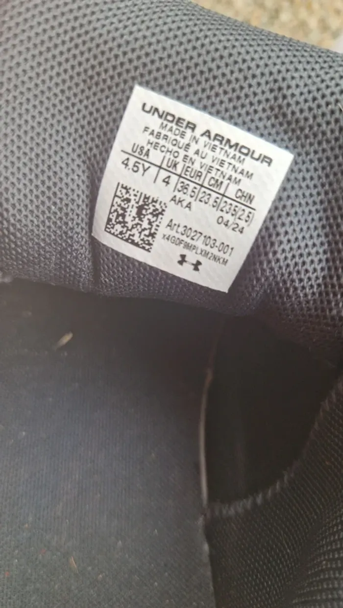 Baskets under armour taille 36.5 tres bon etat - photo numéro 9