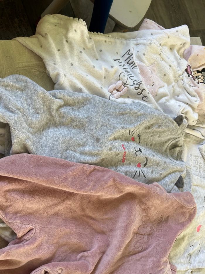 Lot 6 pyjamas 12 mois - photo numéro 3