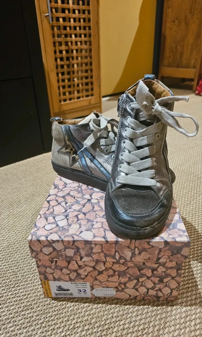 Chaussures Stones & Bones pointure 32 - photo numéro 2