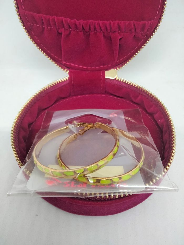 Magnifiques boucles d'oreilles anneaux doré et jaune - photo numéro 2