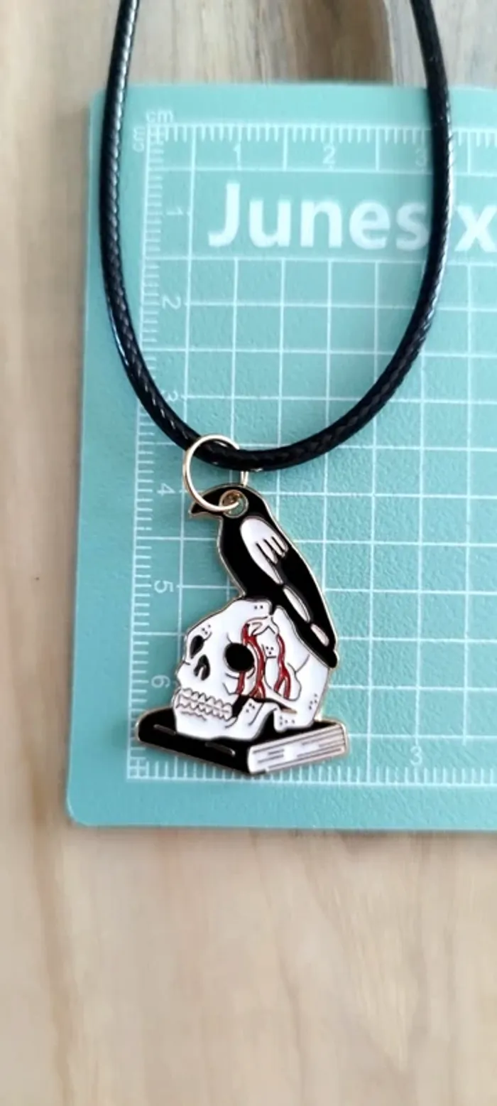 Collier avec pendentif corbeau 💀 - photo numéro 3