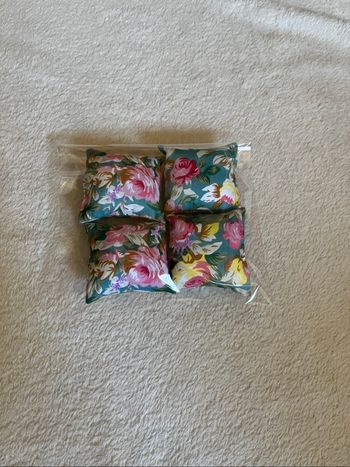 Lot 4 coussins pour barbie Neuf