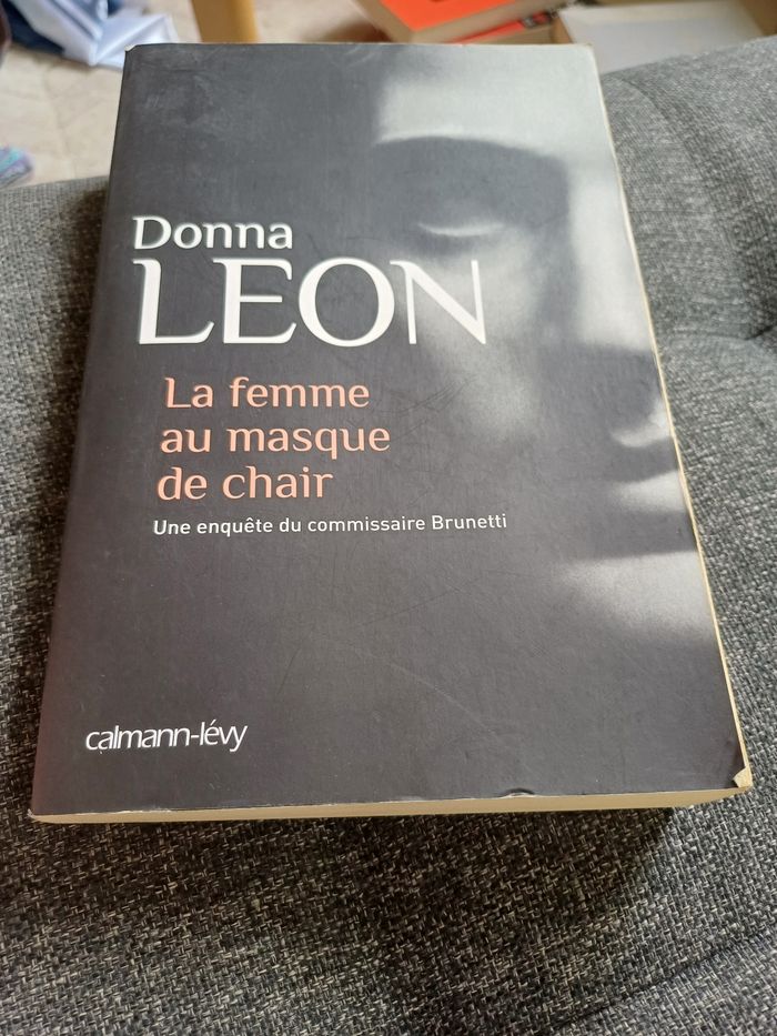Livre La femme au masque de chair
