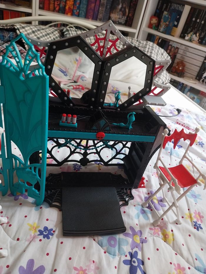 Lot 2 Monster High Lagoona Dance Class Draculaura Scaris et Frights, Camera, Action! Dressing Room Coiffeuse Paravent - photo numéro 5