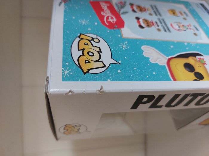 Figurine Funko Pop n°1227 Disney Pluto lettre au Père Noël - photo numéro 3