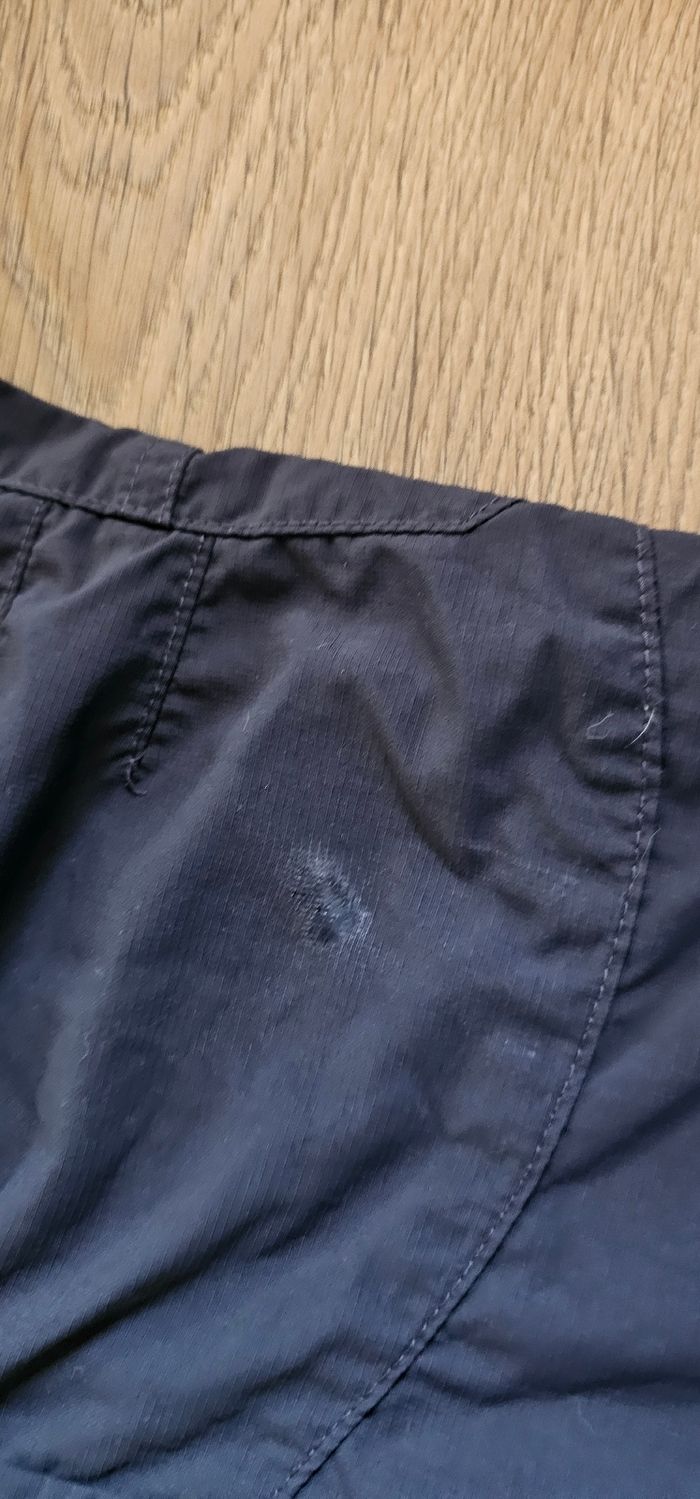 Lot de vêtements taille 8 ans présentant des défauts - photo numéro 5