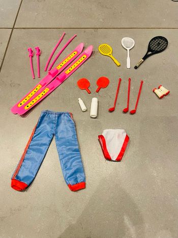 Lot vêtements accessoires ski vintage barbie 