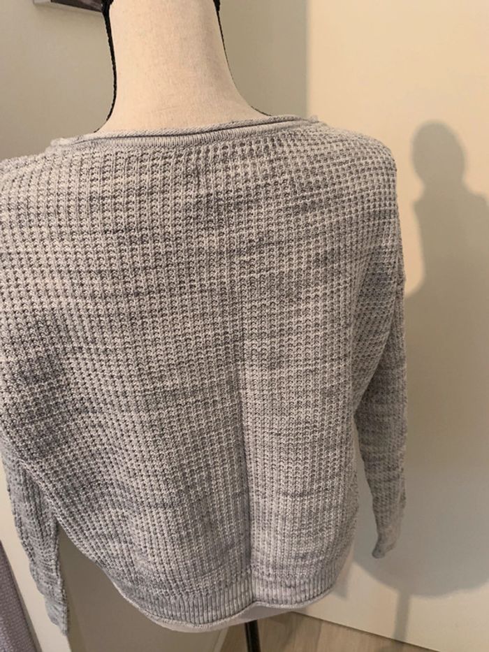 Pull gris en maille - photo numéro 3