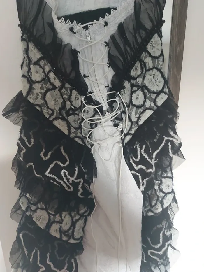 Robe de cocktail noire et blanche - photo numéro 5