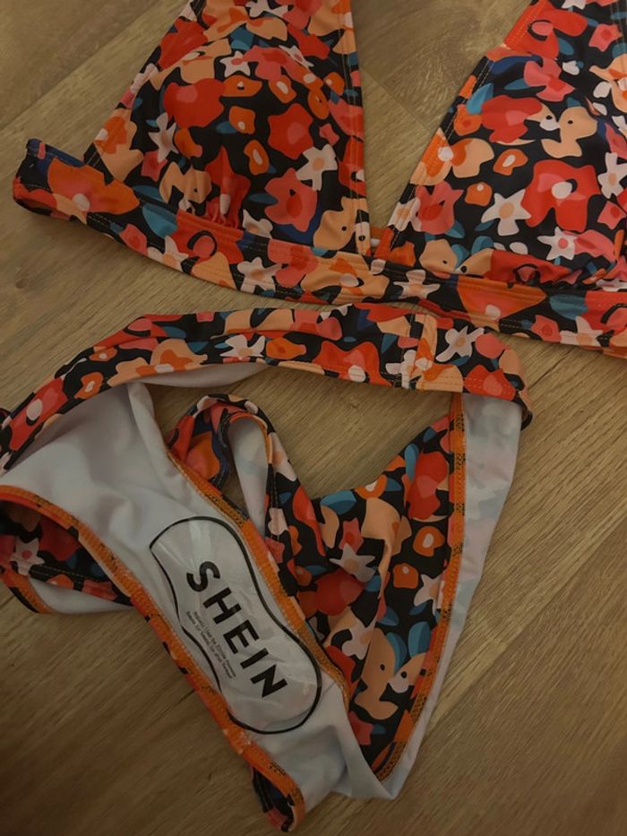 Maillot de bain fleuris - photo numéro 3