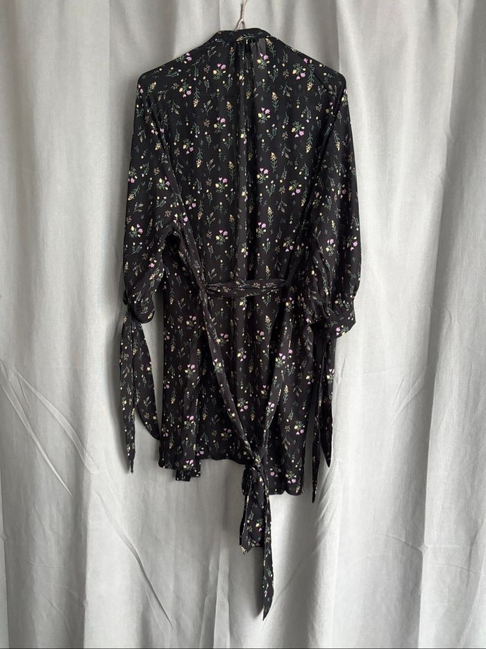 Chemise noire à fleurs - photo numéro 2
