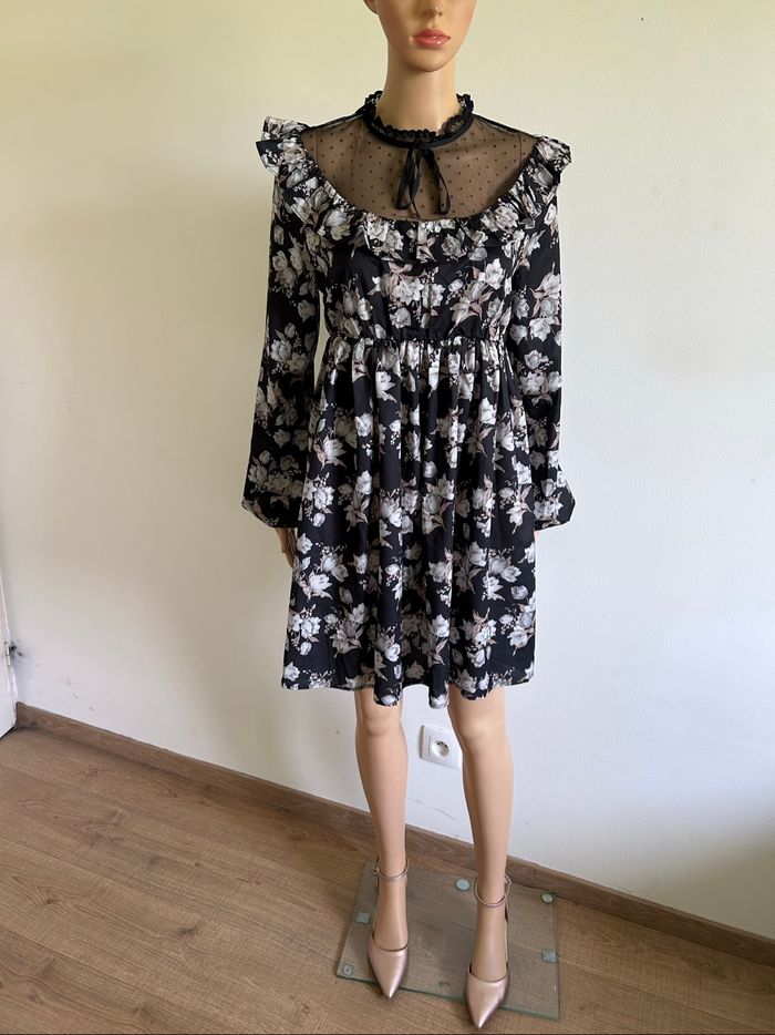 Robe fleurie à manches longues Nasty Gal taille française 40 jamais portée - photo numéro 3