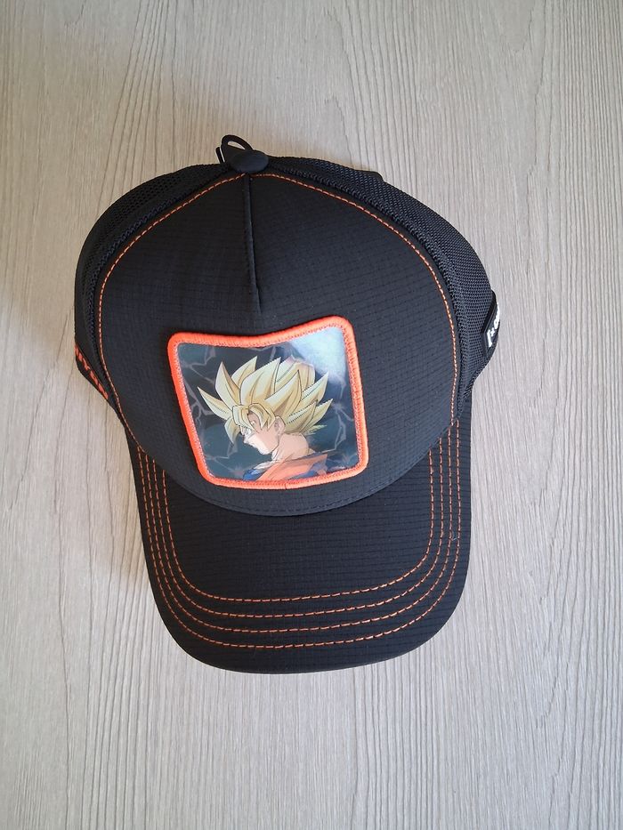 Capslab Casquette dragon ball z  authentique hologramme 3D - photo numéro 2