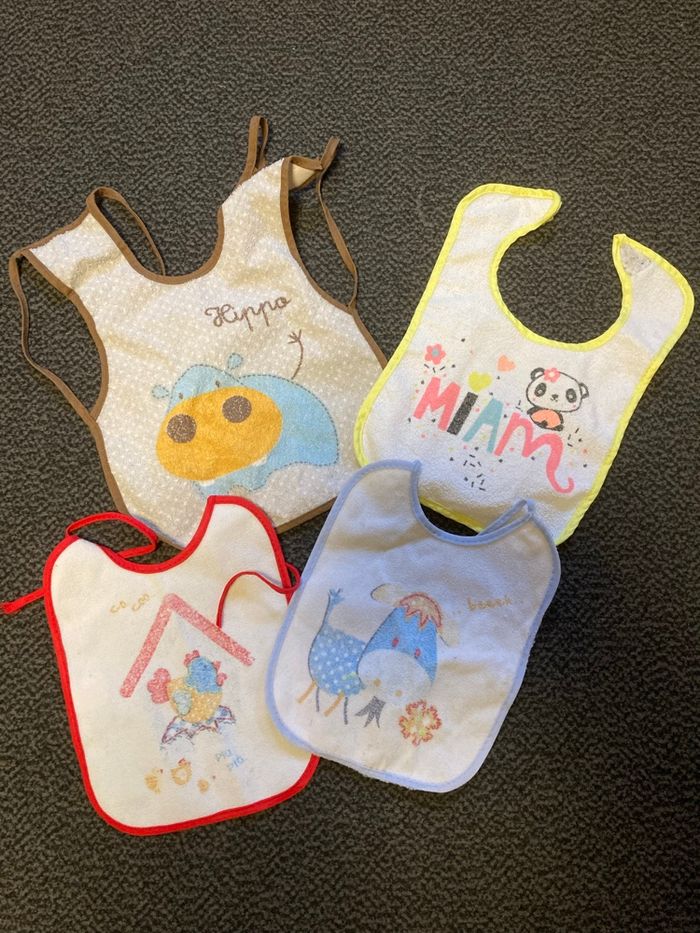 Lot 4 bavoirs imperméables