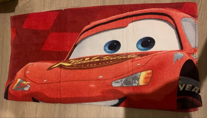 Pyjama cars en velour neuf taille 12ans plus serviette 136/68cm - photo numéro 2