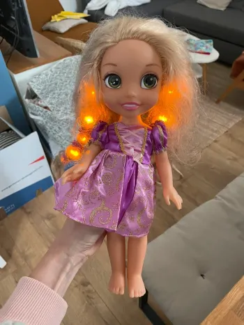 Poupée Disney chantante