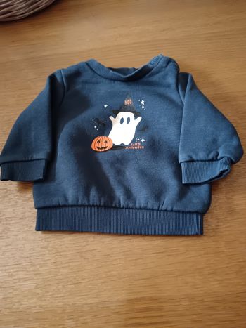 3 pulls et 1 t-shirt ML halloween 3 mois