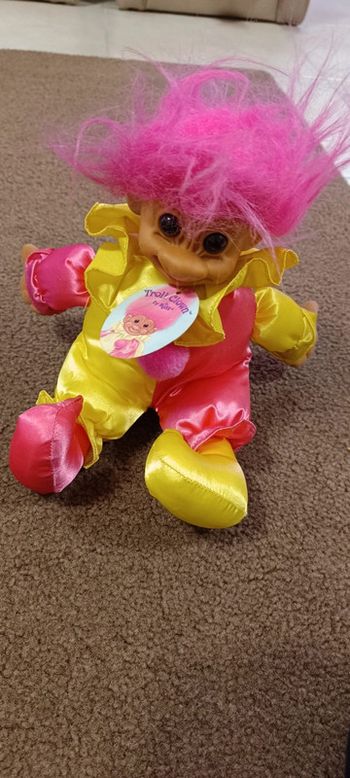 Troll Russ berries clown