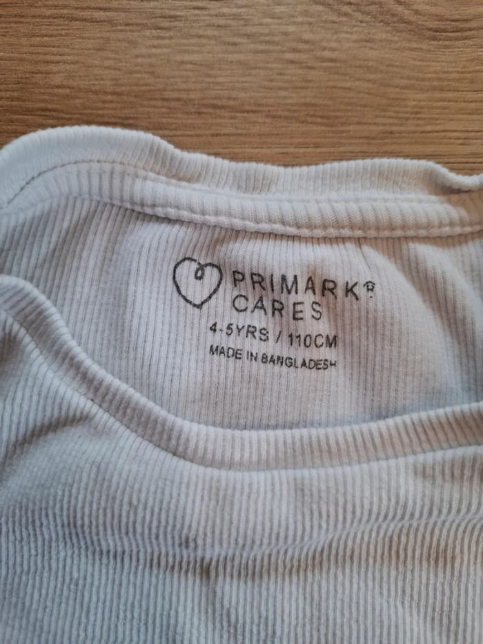 2 T-shirts côtelé  Primark 110cm - photo numéro 3