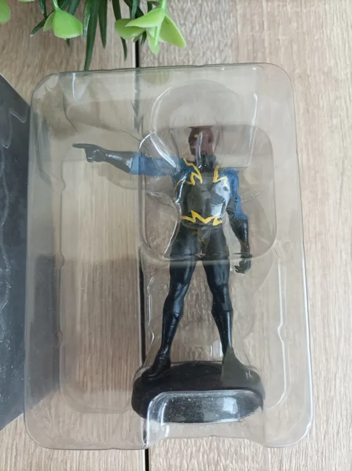 Figurine DC Comics Black Lightning Eaglemoss Super Héros - photo numéro 2
