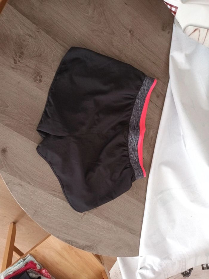 Short fille - photo numéro 5